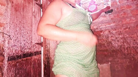 නාන ලස්සන ඇදුම් තෙමුනාම මෝල් වෙනවා Asian Girl Amazing Fun Bathroom