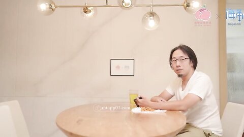 蜜桃传媒PM075在父母面前勾引亲哥哥
