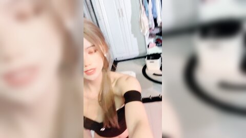 ❤️❤️性感尤物网红女神，强烈要求秀一波，内裤扒到一边，疯狂扣穴，白浆淫水直流，爽的高潮喷水
