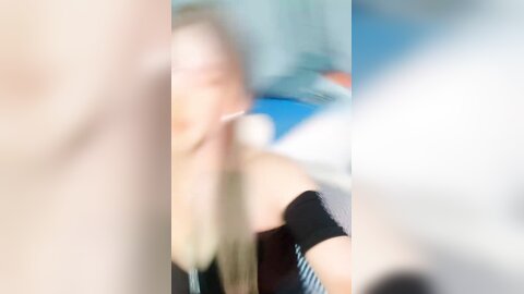 ❤️❤️性感尤物网红女神，强烈要求秀一波，内裤扒到一边，疯狂扣穴，白浆淫水直流，爽的高潮喷水