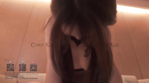 极品骚婊反差嫩模『Candykiss』✅男友不在家和男闺蜜一起看世界杯，勾引男闺蜜看到床上，小穴穴被男闺蜜爆炒