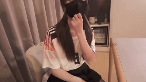极品骚婊反差嫩模『Candykiss』✅男友不在家和男闺蜜一起看世界杯，勾引男闺蜜看到床上，小穴穴被男闺蜜爆炒