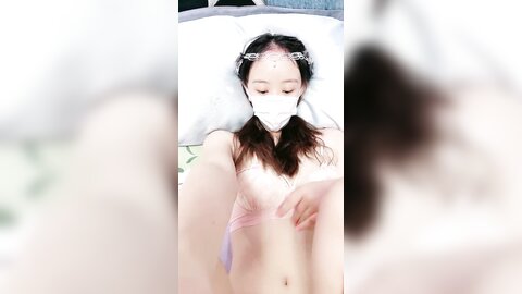 甜甜的小学妹被小哥调教，乖巧听话大鸡巴抽脸，深喉舔弄，无套爆草，草爽了露脸展示，特写逼逼呻吟可射好骚