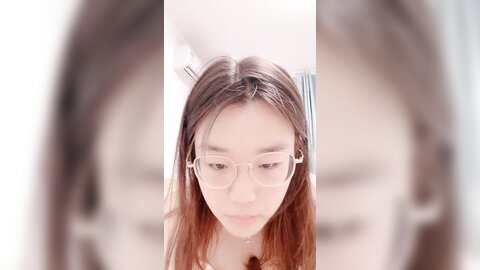 蝴蝶逼微胖大奶萌妹很会享受跟小哥激情啪啪，让小哥舔弄骚穴表情好骚，深喉大鸡巴，各种体位放肆抽插好刺激