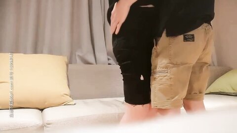 高颜值小姐姐 不戴套好舒服 要加钱 那还是戴吧 你操快点啊用力干我 身材苗条大长腿皮肤超白鲍鱼超粉 最后被无套内射