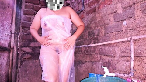 අමුතු දිය රෙද්දක් පිටින් නානවා ෆට්ට ලස්සන කෙල්ල Asian Hot Girl Bathro