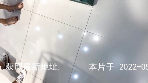 塞跳蛋去买东西，然后带去酒店射乳