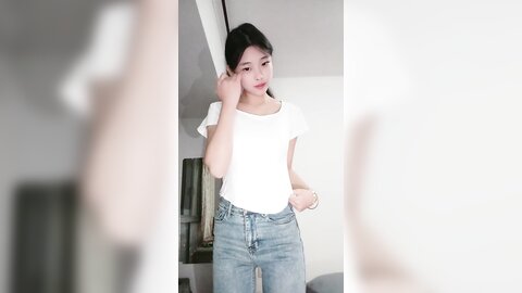 甜美大学生完美好身材，慢慢脱光了诱惑狼友好刺激，揉奶玩逼看特写，撅着屁股让狼友干，精彩刺激不要错过