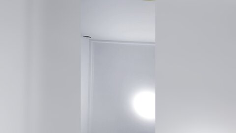 粉嫩嫩的少女，露脸颜值很高还有点小才艺，艳舞诱惑无毛白虎逼，道具抽插高潮冒白浆，淫水多多浪叫呻吟不止