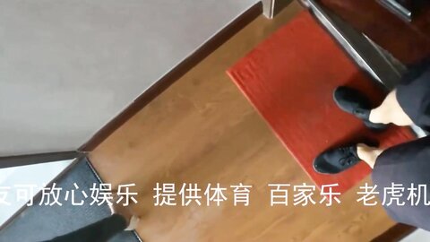 让我去她家艹，先在楼道后入，再去她家沙发接着干