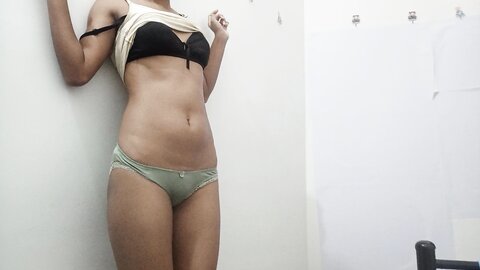 Desi Girl Showing Her Nude Body
