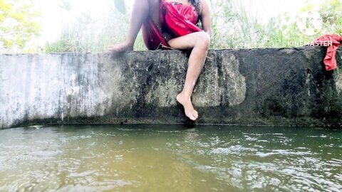 Sri Lankan Hot Girl Bathing