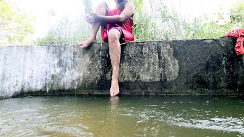 Sri Lankan Hot Girl Bathing
