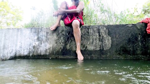 Sri Lankan Hot Girl Bathing