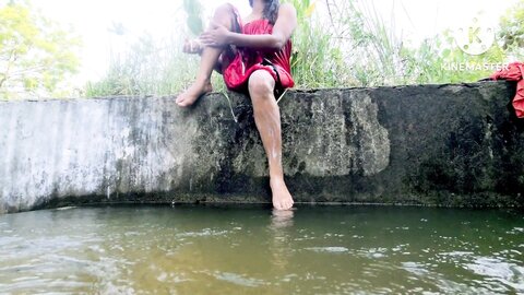 Sri Lankan Hot Girl Bathing