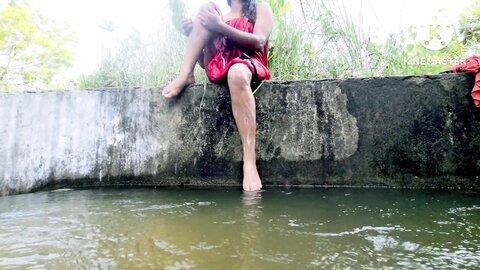 Sri Lankan Hot Girl Bathing