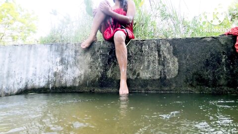 Sri Lankan Hot Girl Bathing