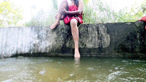 Sri Lankan Hot Girl Bathing