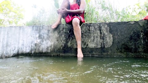 Sri Lankan Hot Girl Bathing