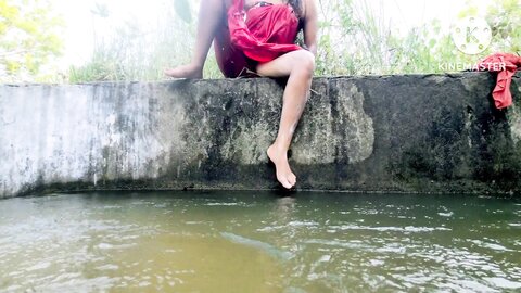 Sri Lankan Hot Girl Bathing