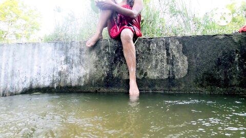 Sri Lankan Hot Girl Bathing