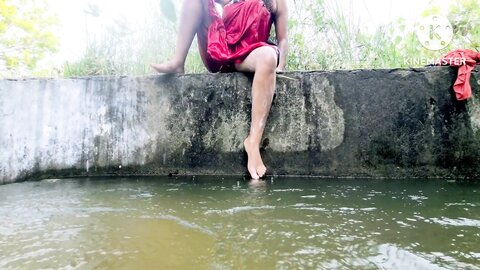 Sri Lankan Hot Girl Bathing