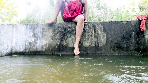 Sri Lankan Hot Girl Bathing