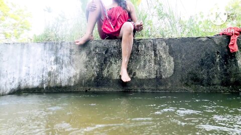 Sri Lankan Hot Girl Bathing