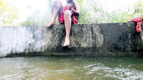 Sri Lankan Hot Girl Bathing