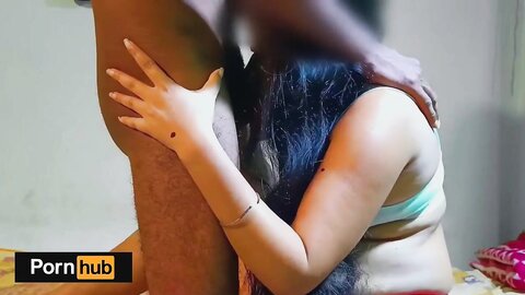 उत्तेजना से भरी एक देसी लड़की को मुखमैथुन दे कर योनि में संभोग किया कुत