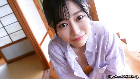 Graphis Gals – Uta Hibino 響乃うた Refreshing Smile Clip 03
