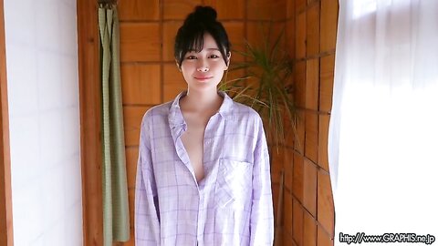 Graphis Gals – Uta Hibino 響乃うた Refreshing Smile Clip 03