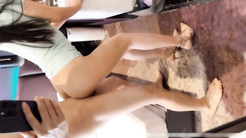 优雅气质尤物御姐女神✅性感少妇人妻站在窗户旁边后入小骚逼，怕被人发现小逼夹的超紧！外表端庄私下淫荡