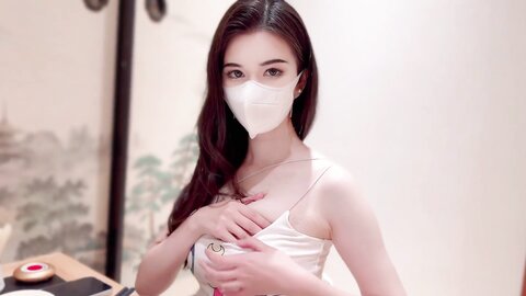 大奶美女 我的肚肚吃饱饱下面没有吃饱 身材丰满皮肤白皙 超粉白虎鲍鱼 在饭店就摸奶吃鸡 回家就是一顿无套