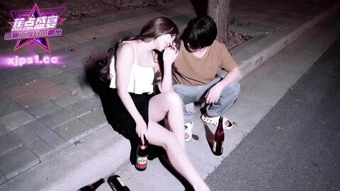 香蕉秀jdsy-090失恋少女路边醉热心大叔捡回家