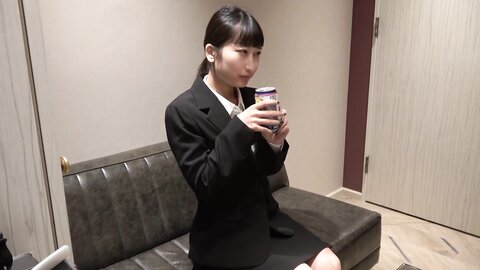 4545135 [The first time I saw her, I was like, `I didn`t mean to do that, but...` She was skewered by a wet and slippery pussy and had to have real sex with me! The first time I saw her, I thought she was a l