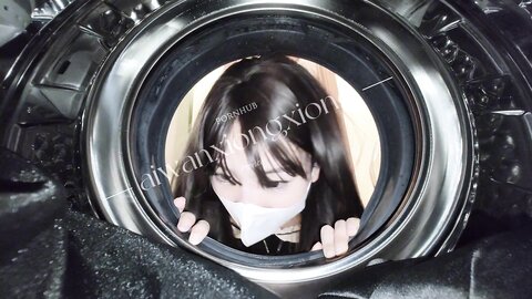 白嫩甜美学姐女神『爱玩熊熊』✅大长腿黑丝学姐被蓄谋已久的学弟按倒洗衣机内操，表面高冷 插入就老实了