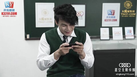 星空传媒XKVP140巨乳女班长催眠男同学操逼大战