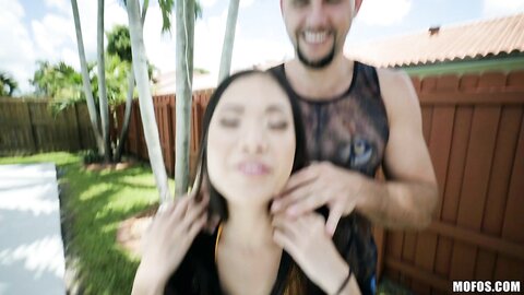Vina Sky Poolside Pussy Ride