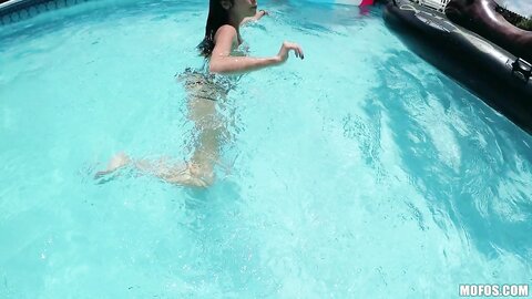 Vina Sky Poolside Pussy Ride