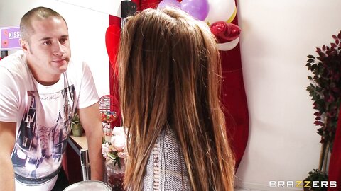Kianna Dior Mommy Mans The Kissing Booth