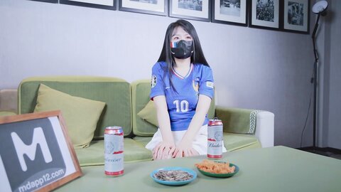 性感甜美小仙女小姐姐『樱空桃桃』✅足球少女的浪漫邂逅：嫩足学妹的高潮！美乳丰臀超反差小姐姐