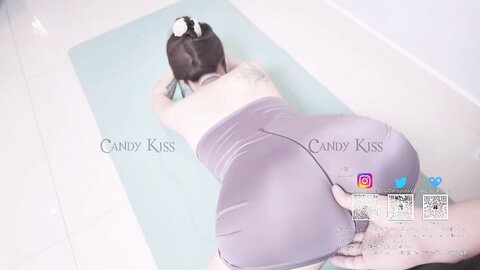 极品骚婊反差嫩模『Candykiss』✅性感瑜伽裤 完美勾勒出女神魔鬼身材，美腿尤物翘起美臀暴力后入蜜穴