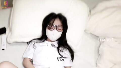 白虎美穴小萝莉『小欣奈』✅Jk眼镜娘小学妹被哥哥强上，喊着不要 插进去就老实了，极品蜜桃小丰臀紧实又翘挺