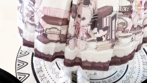 白虎美穴小萝莉『小欣奈』✅碎花裙美少女的陪玩服务，人小奶大馒头粉鲍 粉嫩嫩的超敏感，艹起来太舒服了