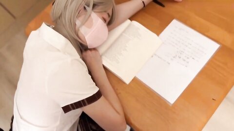 大奶Jk美眉 舒服啦 有一点舒服 给别人用还不如给我自己用 继父无法忍受继女穿着太性感去学校