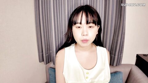 FC2PPV-4557627 50%OFF!11/17迄990pt初撮※****zynxzjo* 剛毛保育士なぎさちゃん「ダメェ…出ちゃう…」裸エプロンで滴る潮　精*を膣奥に押し込み中出し