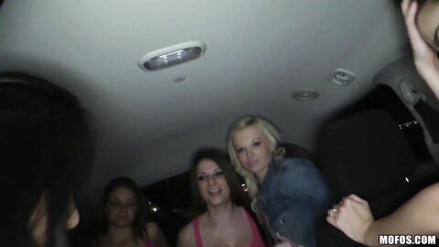 Amateur Girls Flashing On The Streets