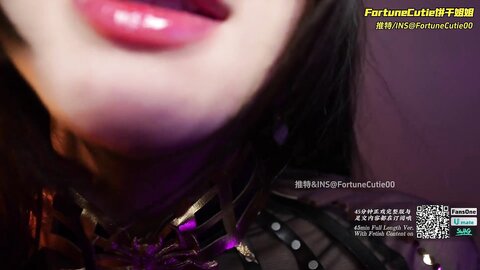 高挑性感学姐女神【饼干姐姐】✅万圣节淫荡魅惑毒蛇精液榨取，高冷女神当母狗一样的操，超级粉嫩小蝴蝶草的闭不上