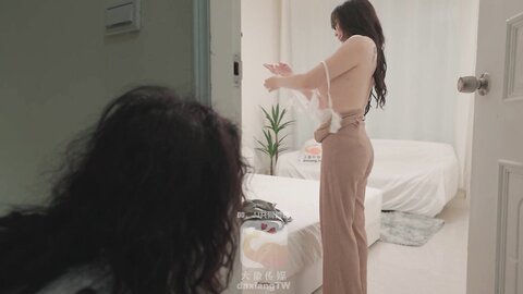 大像传媒DA-29淫蕩的地方媽媽用兩顆大奶勾引變態鄰居